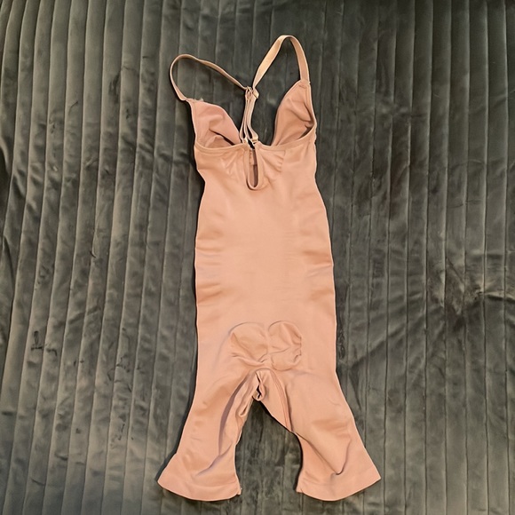 SEAMLESS SCULPT MID THIGH BODYSUIT - Picture 3 of 12